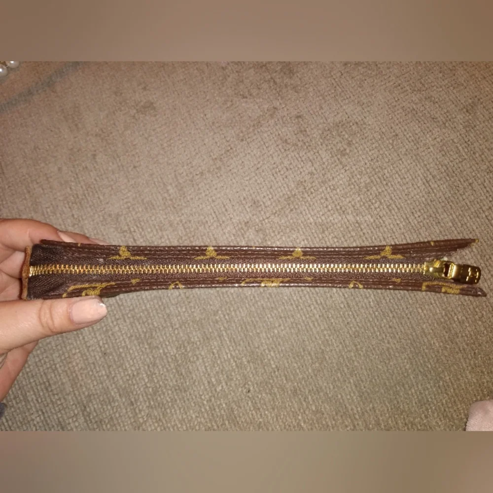 Louis Vuitton pouch 👝 - Picture 6 of 8
